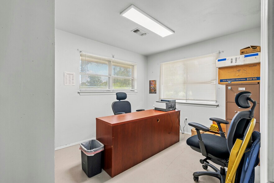 More Photos Of 9772 FM 1696 Rd, Bedias Storefront For Sale