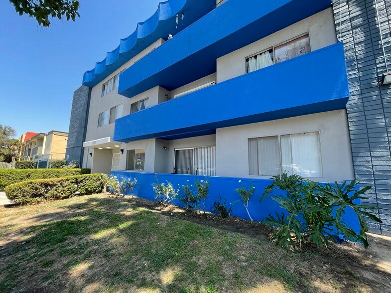 More Photos Of 8070 Langdon Ave, Van Nuys Apartments For Sale