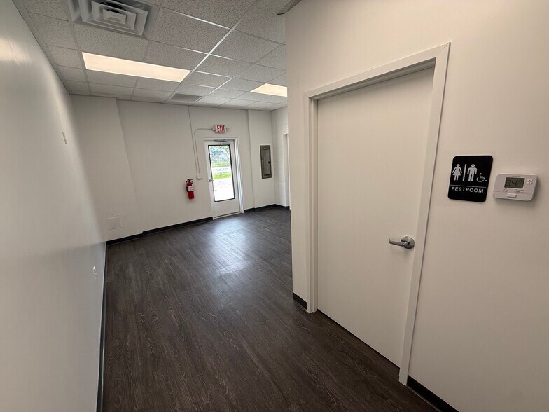 More Photos Of 5780 Dorchester Rd, Charleston Warehouse For Lease
