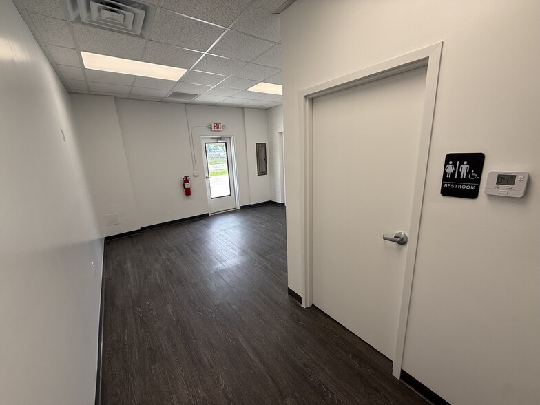 More Photos Of 5780 Dorchester Rd, Charleston Warehouse For Sale