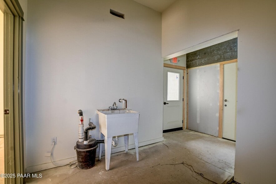 More Photos Of 214 N Cortez St, Prescott Storefront For Lease