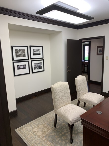 More Photos Of 4727-4729 Spottswood Ave, Memphis Office For Lease
