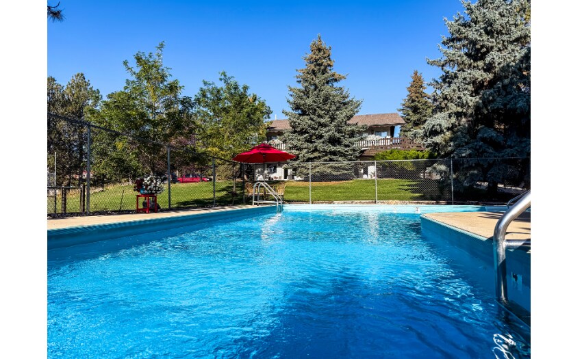 More Photos Of 855 N 5th St, Custer Hotel For Sale