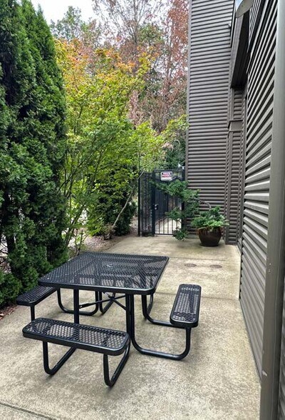 More Photos Of 2130 NW 29th Ave, Portland Office For Sale