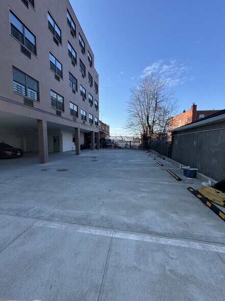 More Photos Of 3573 Laconia Ave, Bronx Apartments For Sale