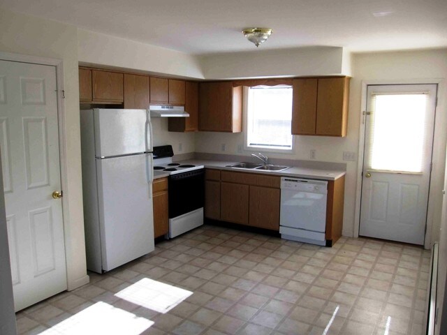 More Photos Of 692 South St, Highland Apartments For Sale