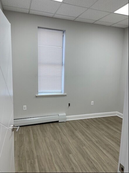 More Photos Of 1527 Franklin Ave, Mineola Office For Lease