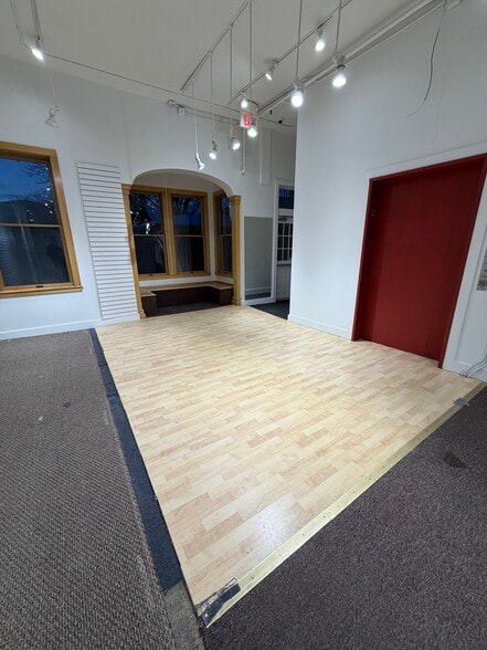 More Photos Of 189 Main St, Northampton Storefront Retail Office For Lease