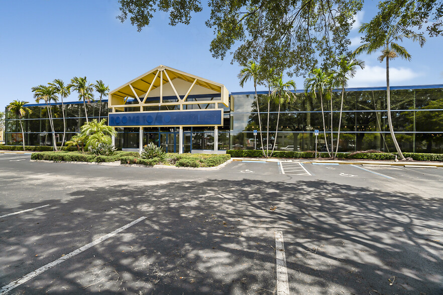 Primary Photo Of 1601-1605 W Oakland Park Blvd, Oakland Park Freestanding For Lease