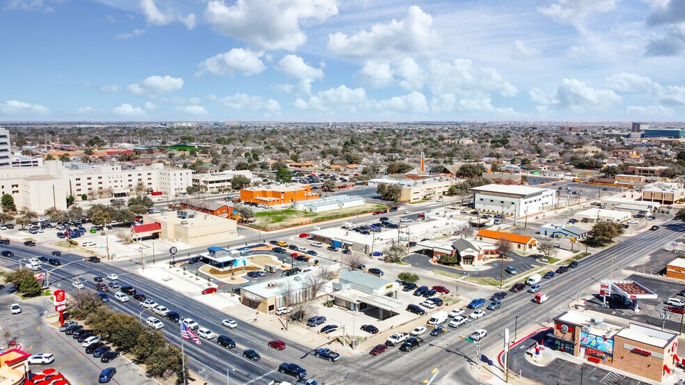 More Photos Of 102 Andrews Hwy, Midland Freestanding For Lease