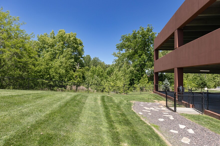 More Photos Of 1010 Enclave Blvd, Edwardsville Apartments For Sale