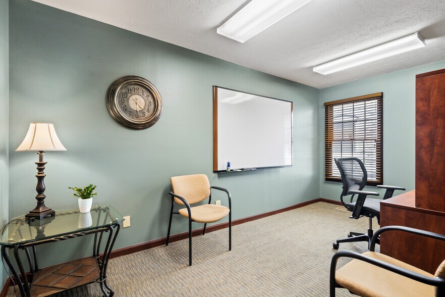 More Photos Of 830 E Franklin St, Centerville Medical For Sale