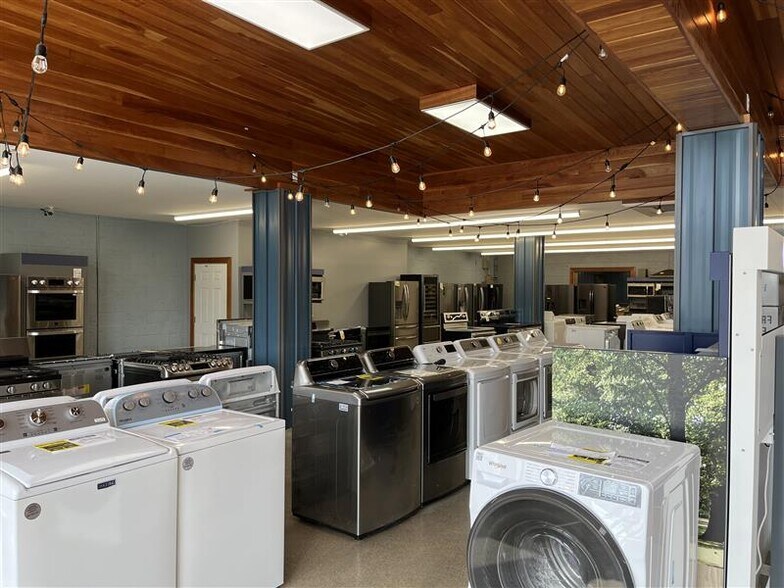 More Photos Of 1623-1635 Chicago Dr SW, Grand Rapids Freestanding For Lease