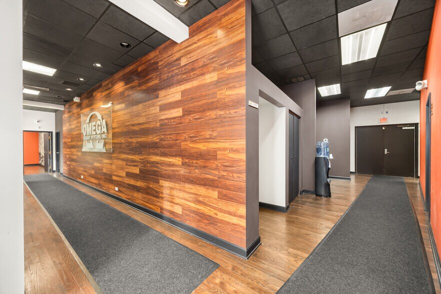 More Photos Of 304 Howard Ave, Des Plaines Light Distribution For Sale