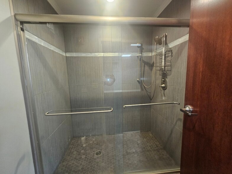 More Photos Of 16007 Executive Dr, Crest Hill Office For Sale