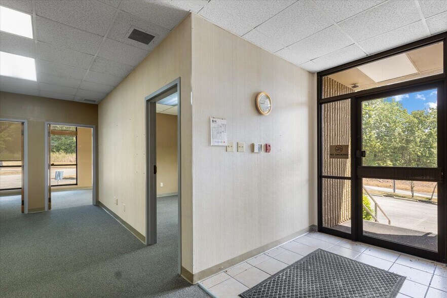 More Photos Of 9846 State Highway 31 E, Tyler Medical For Sale