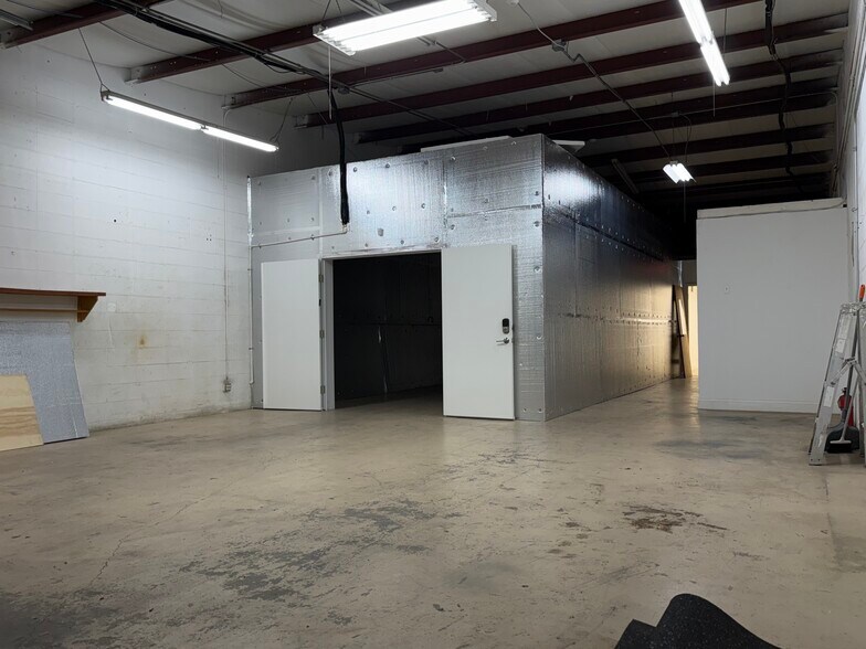 More Photos Of 4406 Exchange Ave, Naples Manufacturing For Sale
