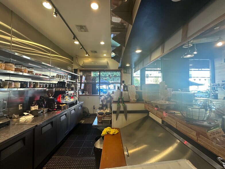 More Photos Of 8422-8428 W 3rd St, Los Angeles Restaurant For Lease