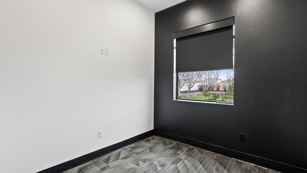 More Photos Of 5808 Bedford St, Pasco Office For Sale