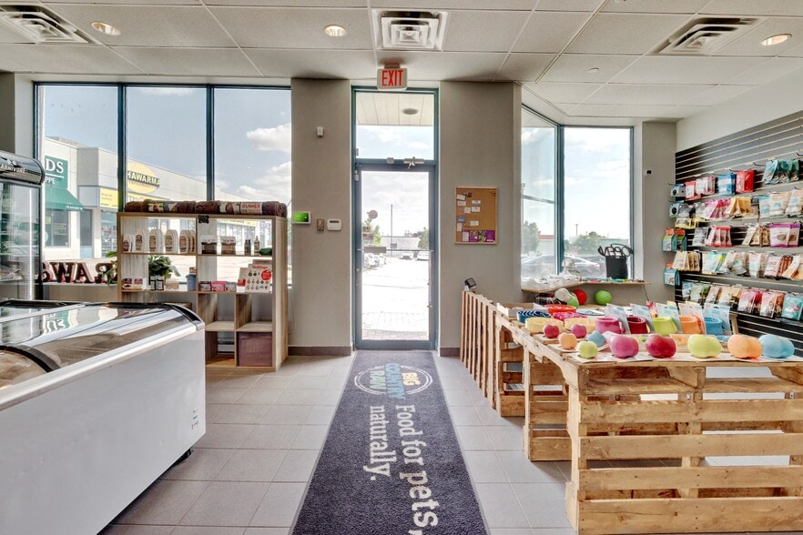 More Photos Of 3145 Dundas St W, Mississauga Storefront Retail Office For Lease