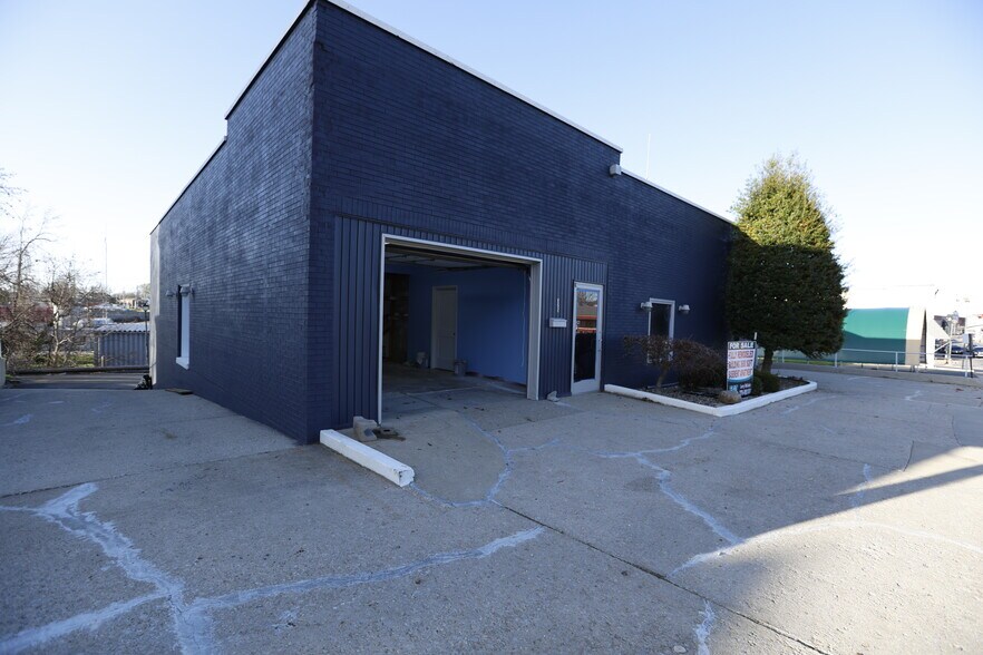 More Photos Of 325 W Main St, Lebanon Office Residential For Sale