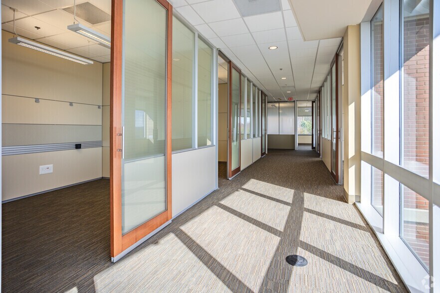 More Photos Of 201 Resting Tree Dr, Bristol Office For Lease