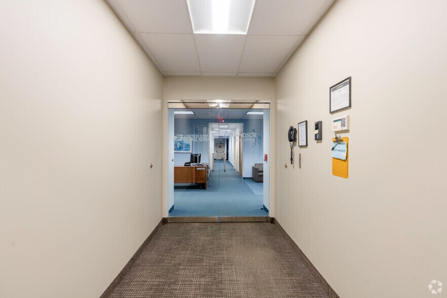 More Photos Of 8 Griffin Rd N, Windsor Office For Sale