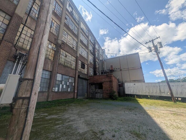 More Photos Of 91 Main St, Claremont Self Storage For Sale