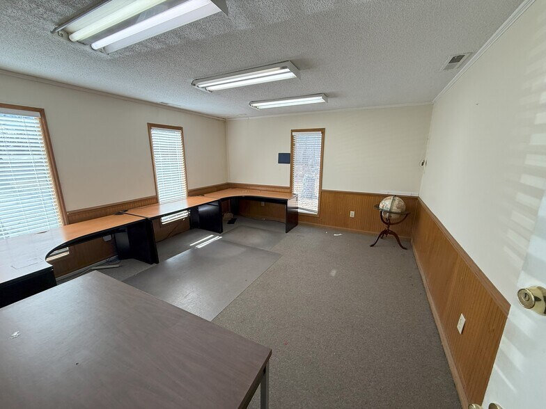 More Photos Of 144 Industrial Dr, Forest City Warehouse For Lease