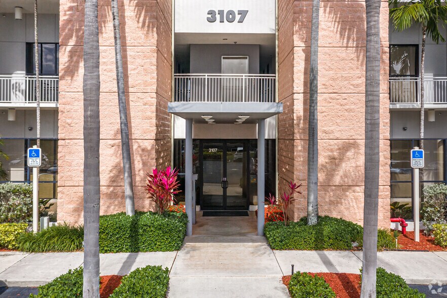 More Photos Of 3107 Stirling Rd, Fort Lauderdale Office For Lease