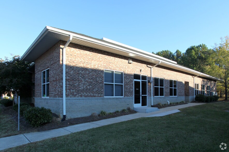 More Photos Of 662 Veterans Pky, Clayton Medical For Sale