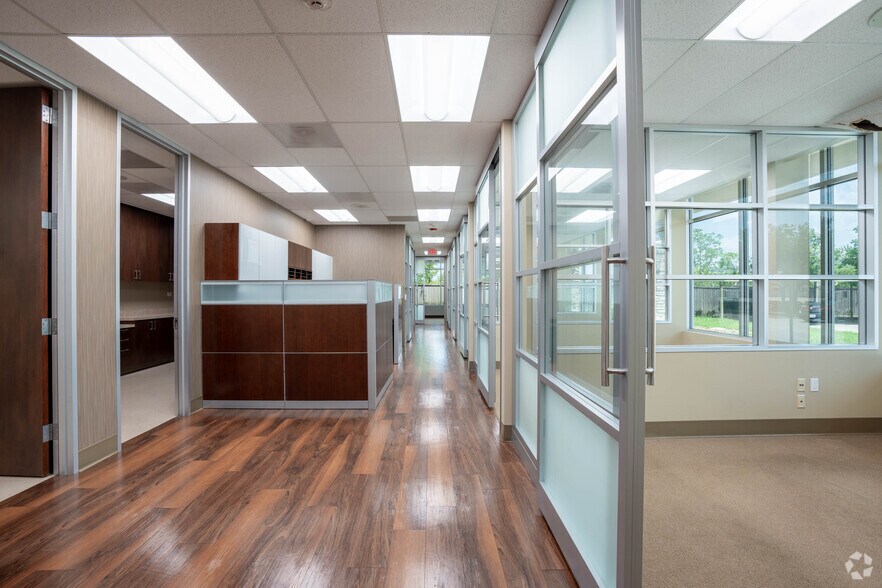 More Photos Of 12941 Gulf Fwy, Houston Office For Lease