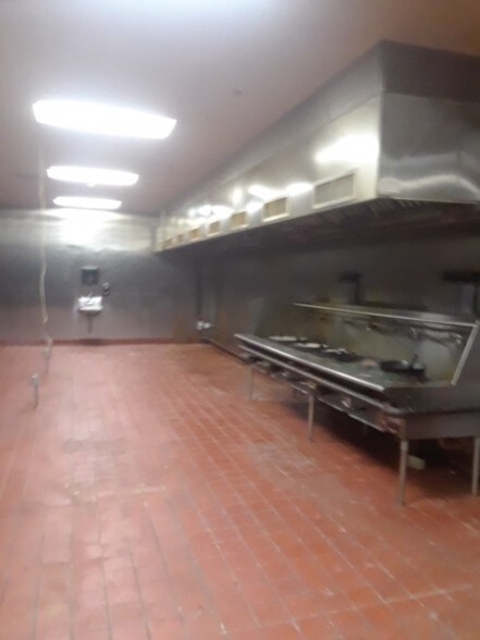 More Photos Of 3011 E Erie Blvd, Syracuse Restaurant For Lease