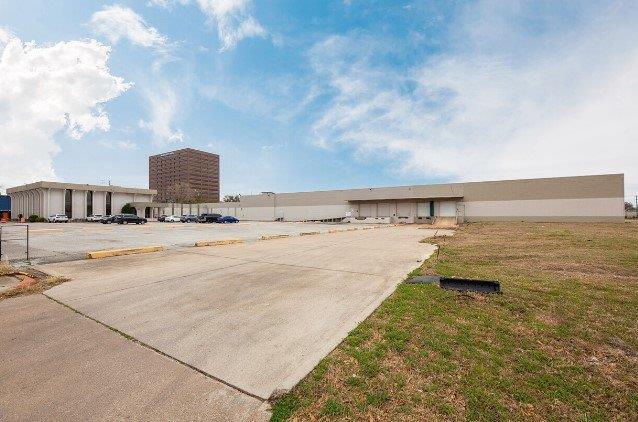 More Photos Of 9244 Markville Dr, Dallas Industrial For Lease