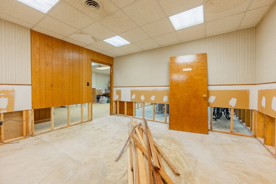 More Photos Of 65 E Main St, Pulaski Coworking Space