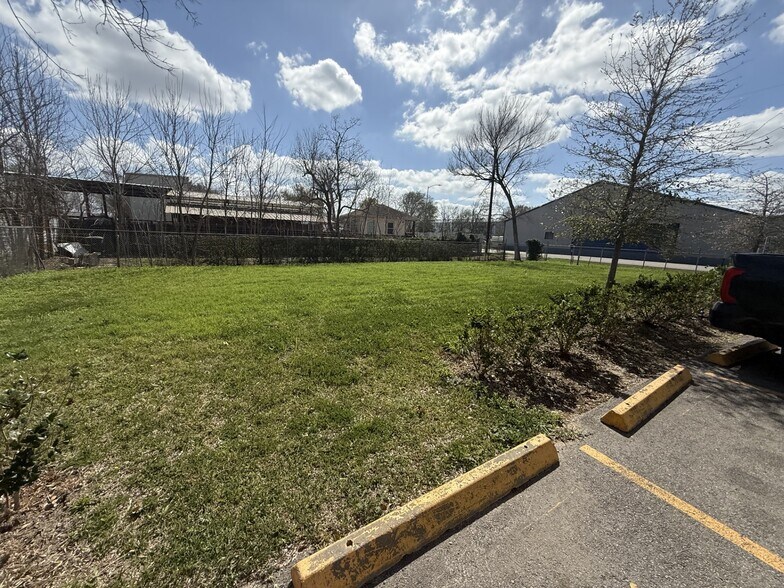 More Photos Of 14111 Elmfield St, Houston Warehouse For Sale
