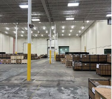 More Photos Of 1045 Hickory St, Pewaukee Warehouse For Lease