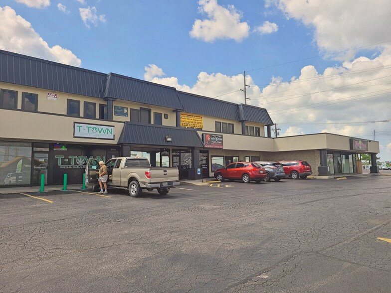 More Photos Of 3508-3532 S Sheridan Rd, Tulsa General Retail For Sale