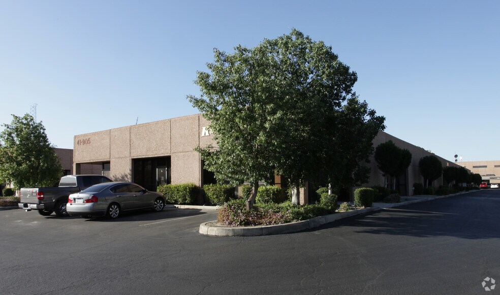 More Photos Of 41-905 Boardwalk, Palm Desert Showroom For Lease