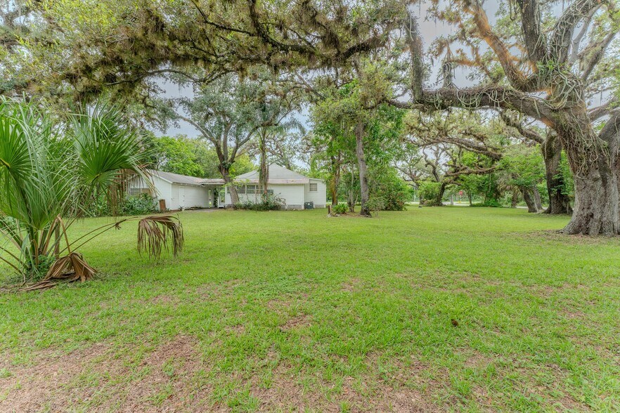 More Photos Of 351 Hickpochee Ave, LaBelle Office Residential For Sale