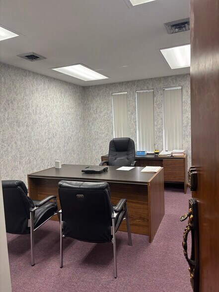 More Photos Of 608 N Wayne Rd, Westland Office For Sale