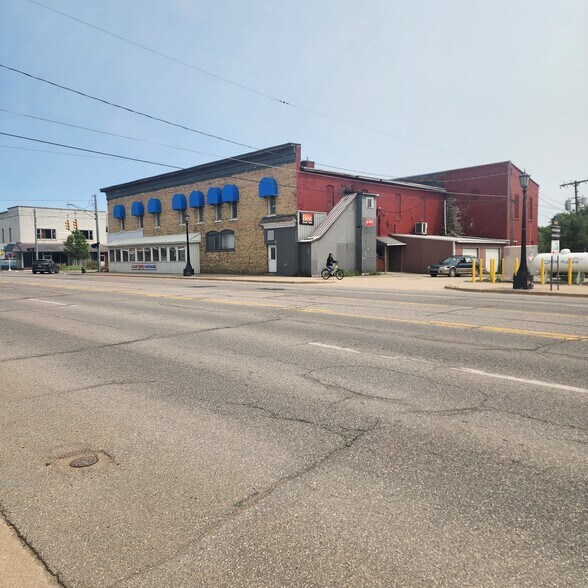 More Photos Of 104 S Main St, Evart Storefront For Sale