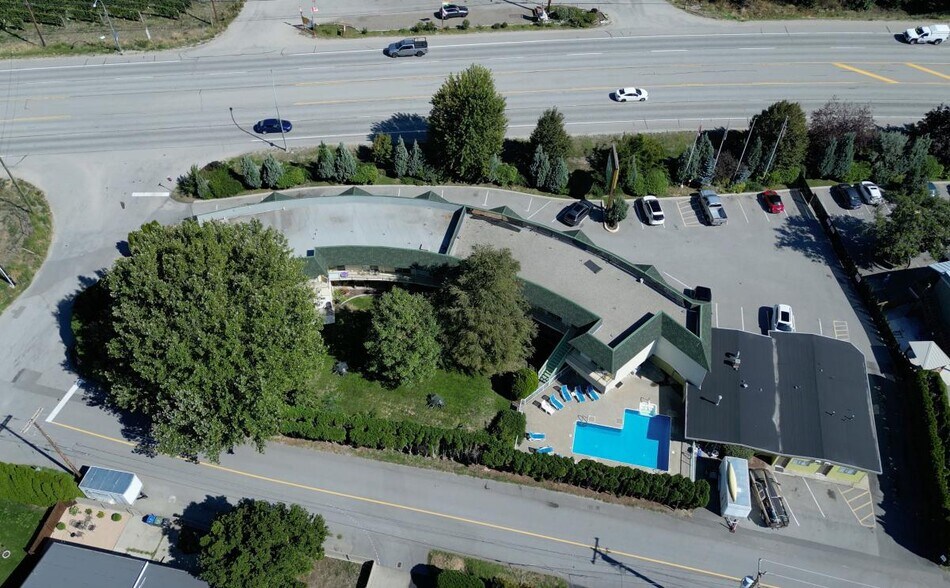 More Photos Of 2107 Tait St, Summerland Hotel For Sale