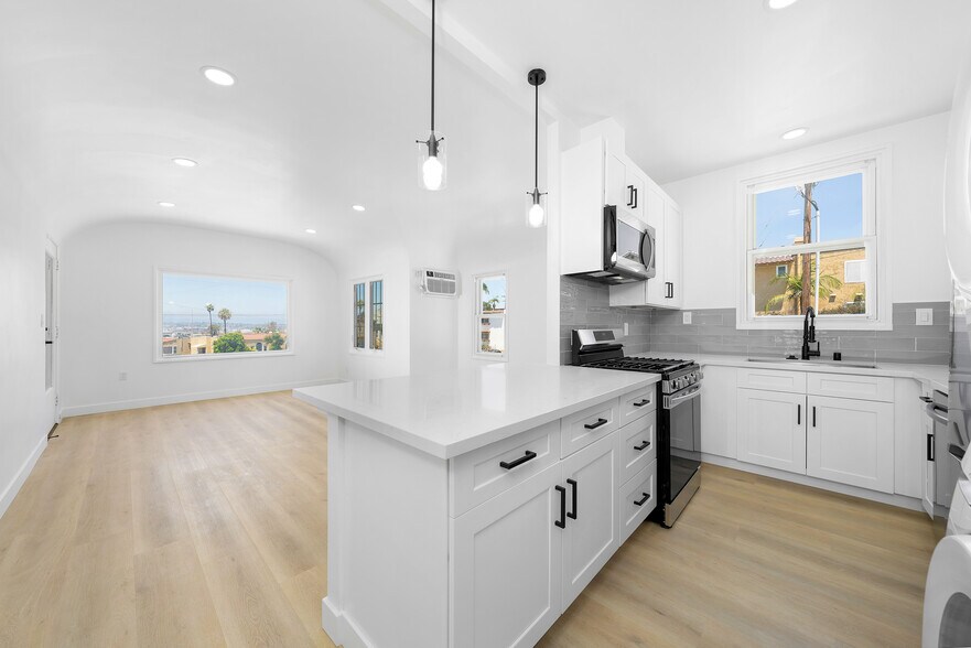 More Photos Of 2265-2271 Curlew St, San Diego Apartments For Sale