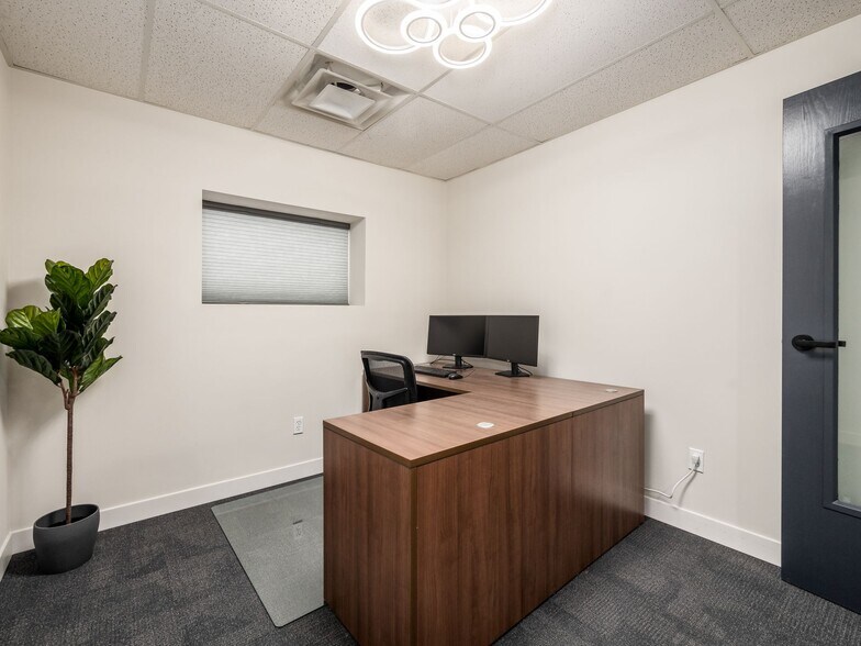 More Photos Of 750 W Broad St, Columbus Office For Sale