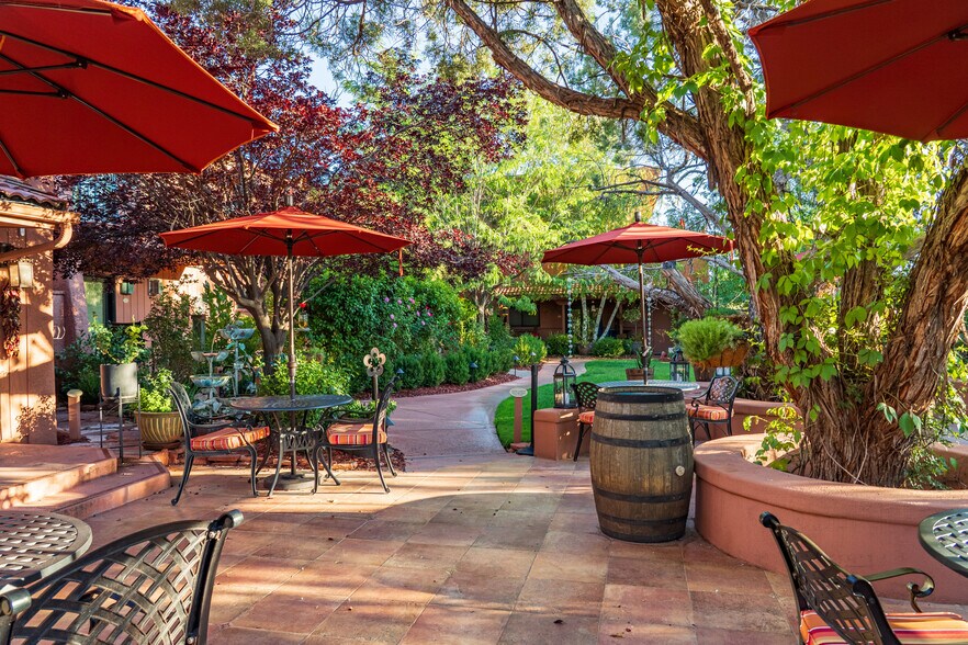 More Photos Of 55 Hozoni Dr, Sedona Hotel For Sale