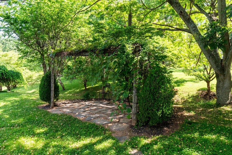 More Photos Of 252 David Bruce Ave, Charlotte Court House Hospitality For Sale