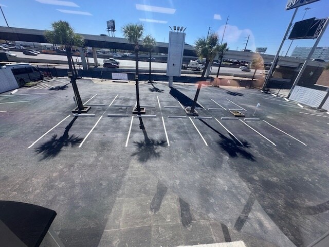 More Photos Of 5712 Southwest Fwy, Houston Auto Dealership For Lease