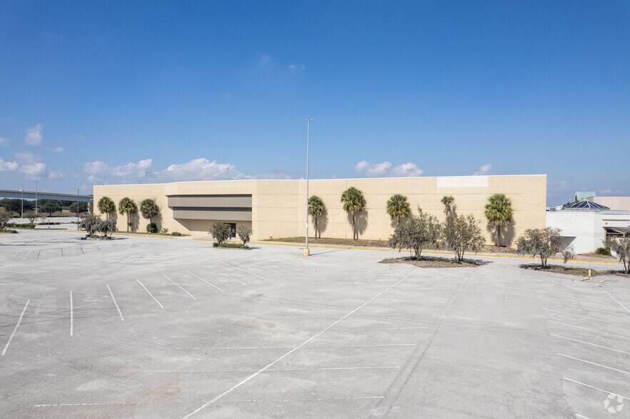 More Photos Of 9501 Arlington Expy, Jacksonville Department Store For Sale