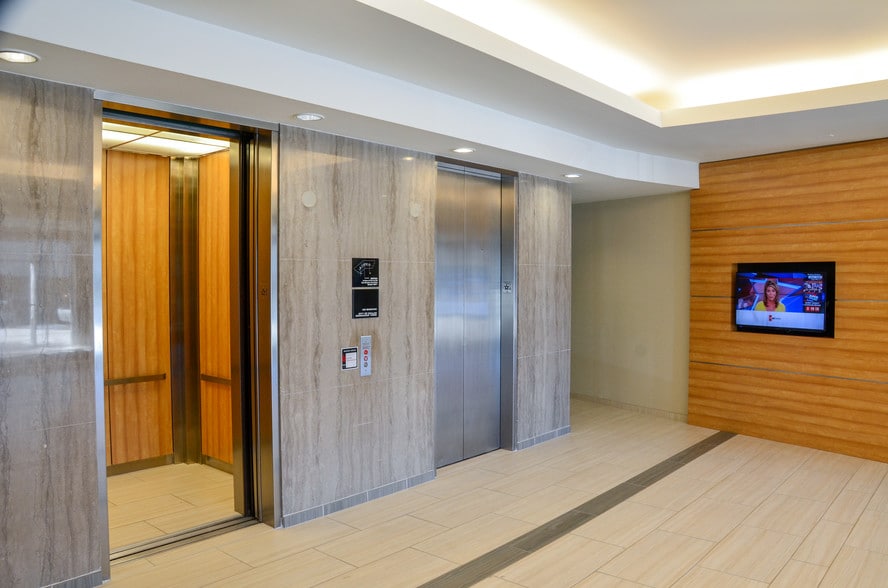 More Photos Of 15400 Knoll Trail Dr, Dallas Office For Sale